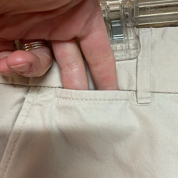 Loft size 6 Cream Colored Mid-rise 6” Inseam The Riviera Shorts with Pockets - Picture 4 of 11